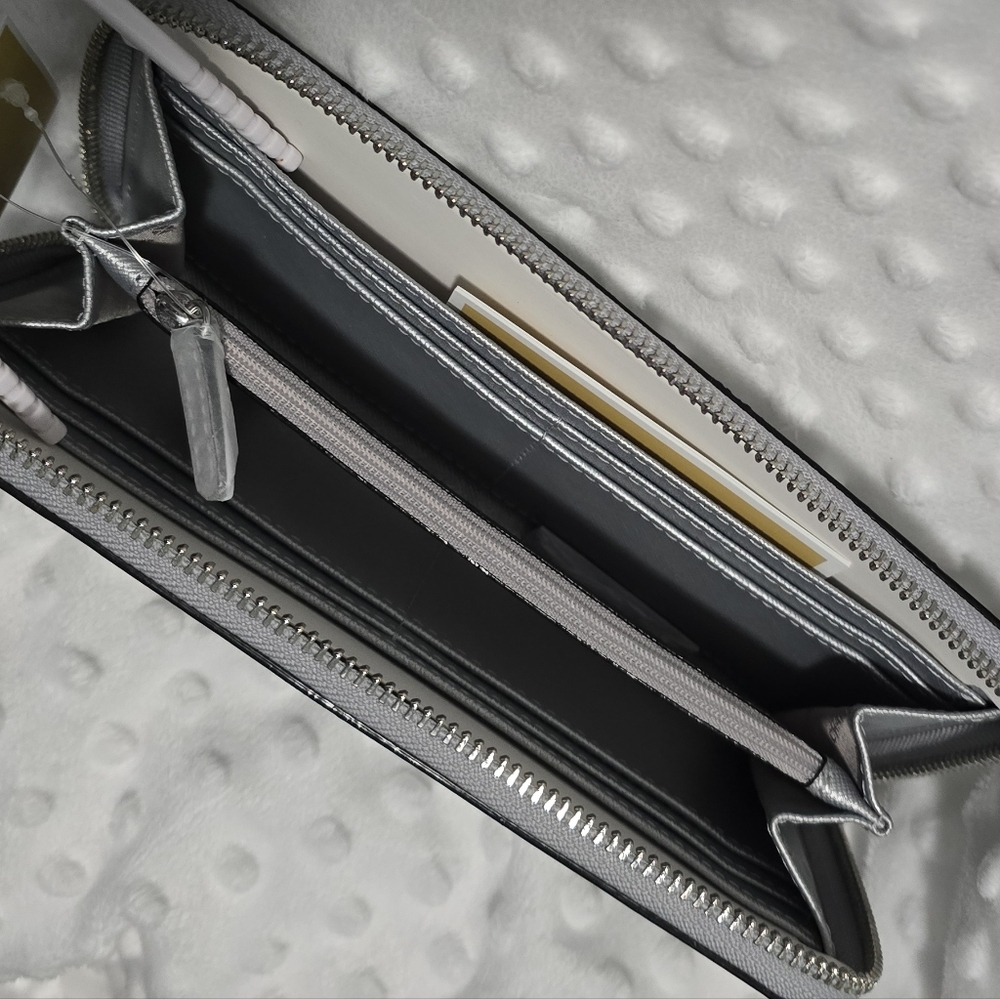 Michael Kors Iridescent Zip Around Wallet - NWT - Picture 5 of 8